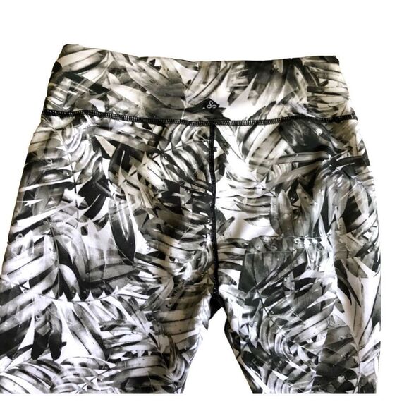 prAna Black Paradise Roxanne Capri Palm Tropical Leggings Size Small - Picture 5 of 10